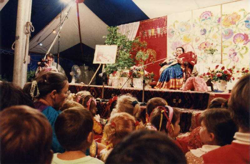 1991-0330-Evening-Program-the-day-before-the-Easter-Puja-Bundilla-Scout-Camp-14