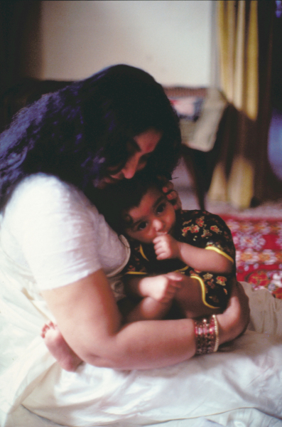 Shri-Mataji-with-Her-Children-Mother-child