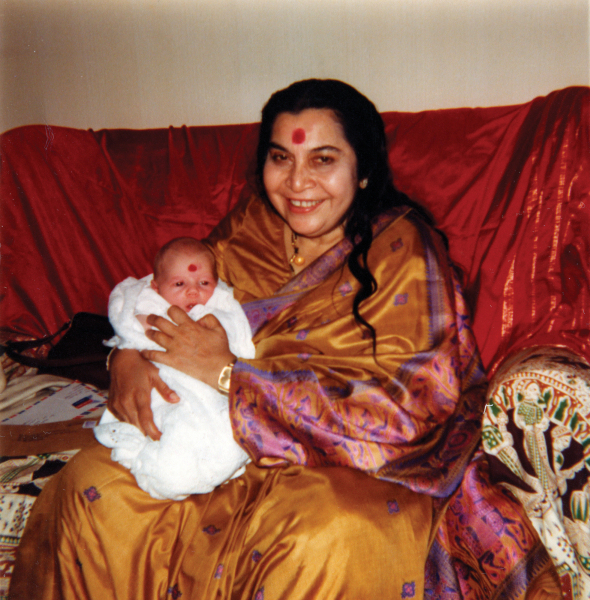 Shri Mataji and William Pottinger, Darwin Court ashram London, May 1981