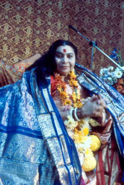 Shri-Mataji-Navaratri-7-Saris-Hamptead-82-7